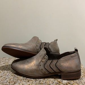 Clarks “Trish Bell”, size8m, copper metallic gun metal